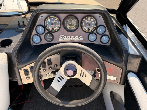 1993 20' Sanger "Skier DX II" Closed Bow Icon